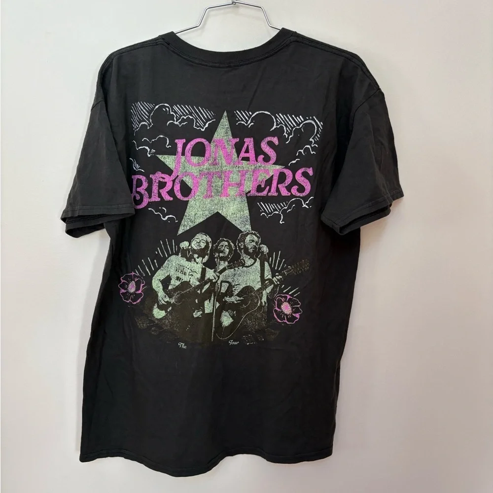 NWOT Urban Outfitters Jonas Brothers Graphic Tee Size Medium - Picture 6 of 11